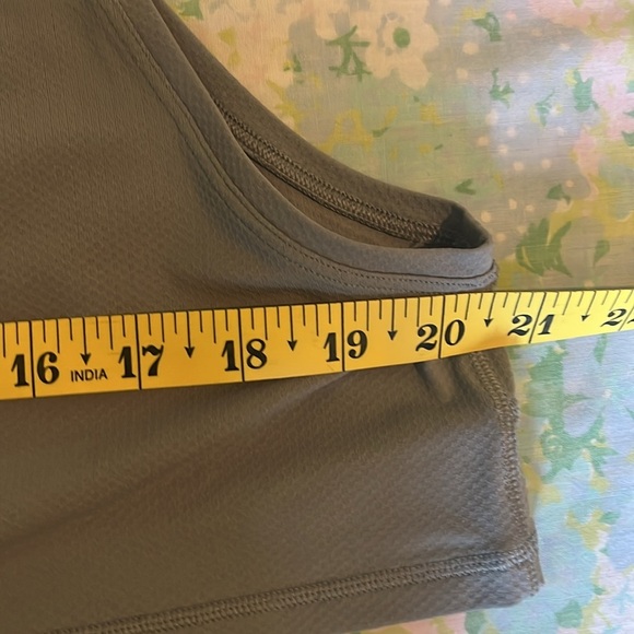 Lululemon | Muscle Love Crop Tank Size 12 Yoga Gym - Picture 11 of 12